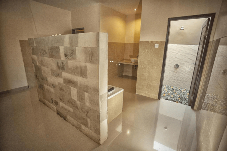 Bathroom 11