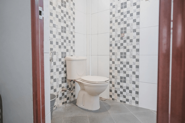 Bathroom 12