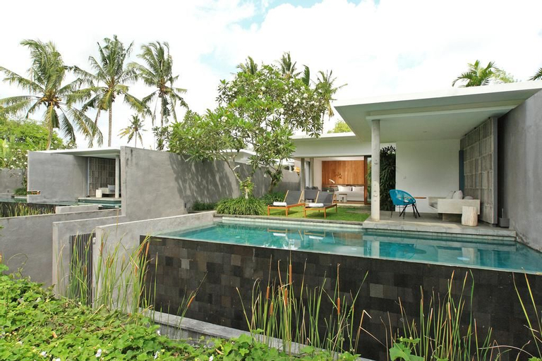 Exterior & Views 21