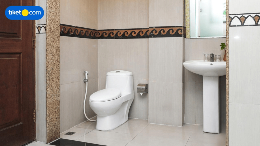 Bathroom 5, The Grand Palace Hotel Malang, Malang