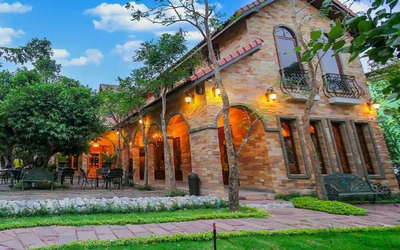 Chateau de Bear Hotel, Muang Nakhon Sawan