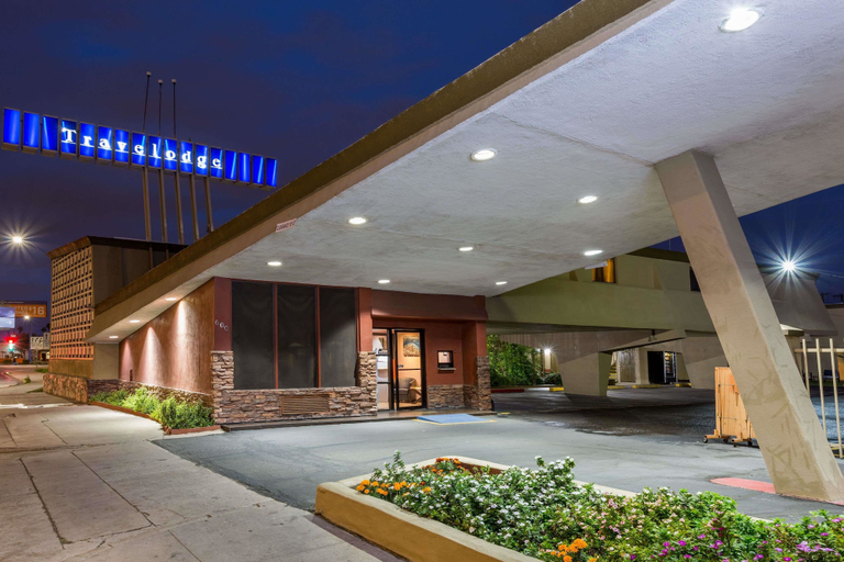 Exterior & Views 2, Travelodge by Wyndham Phoenix Downtown, Maricopa