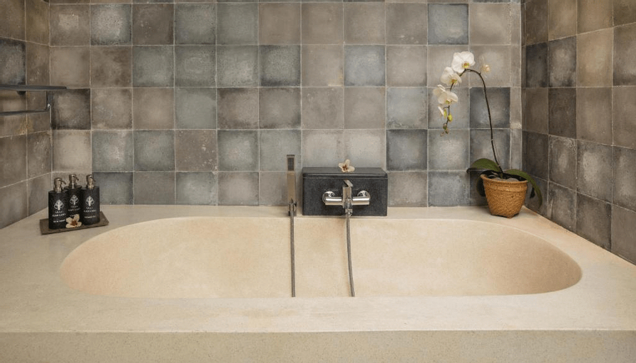 Bathroom 18