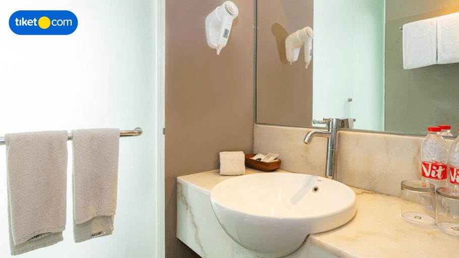 Bathroom 11