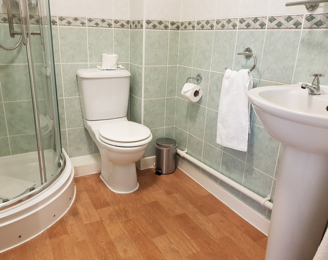 Bathroom 3, Best Western Cedars Hotel, Suffolk
