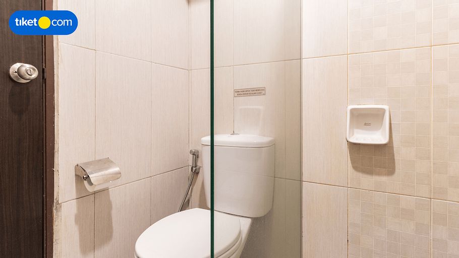 Bathroom 13
