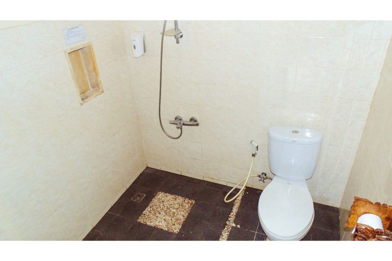 Bathroom 12