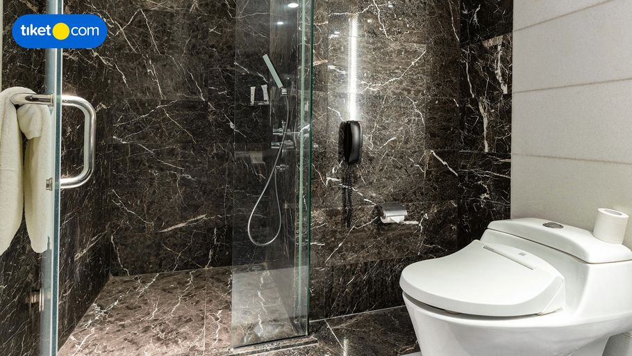 Bathroom 10
