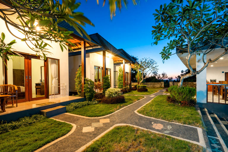 Exterior 3