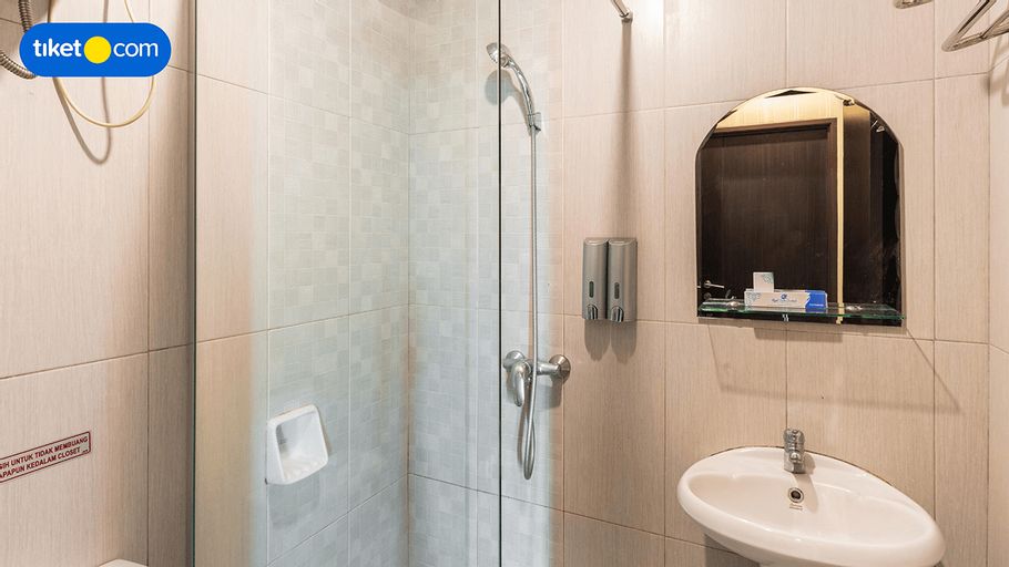 Bathroom 18
