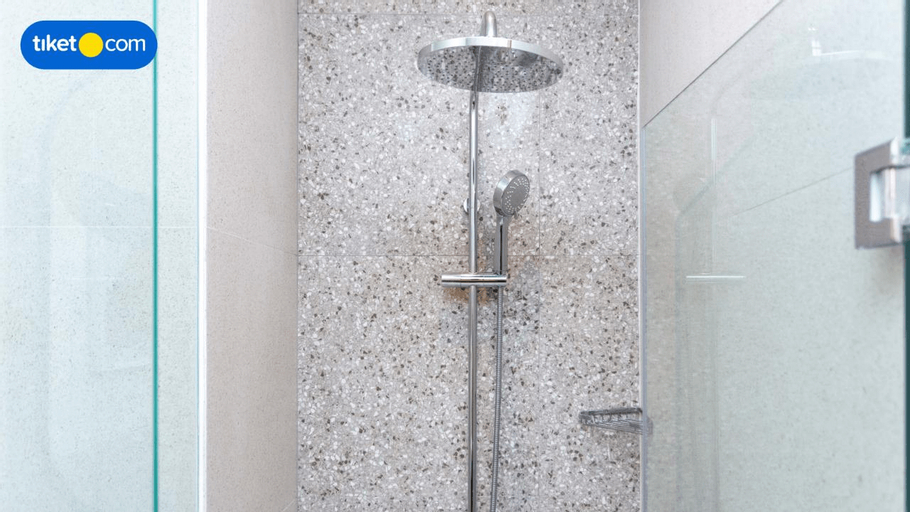 Bathroom 22