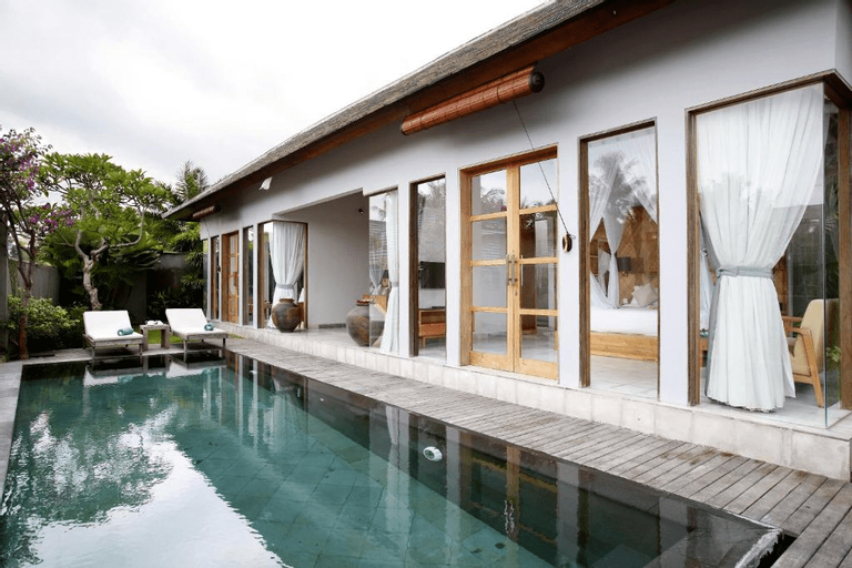 Swimming Pool 23