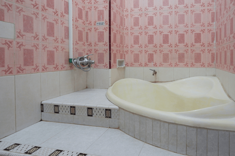 Bathroom 22