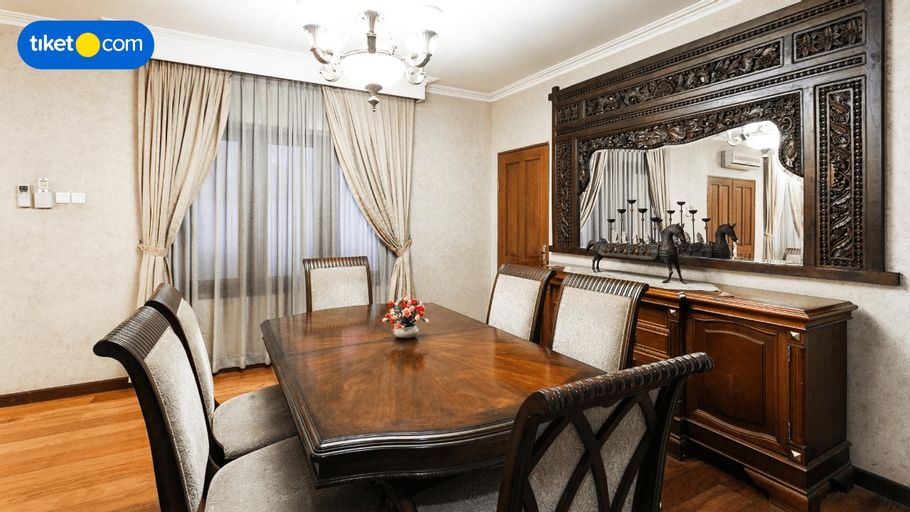 Dining Room 4