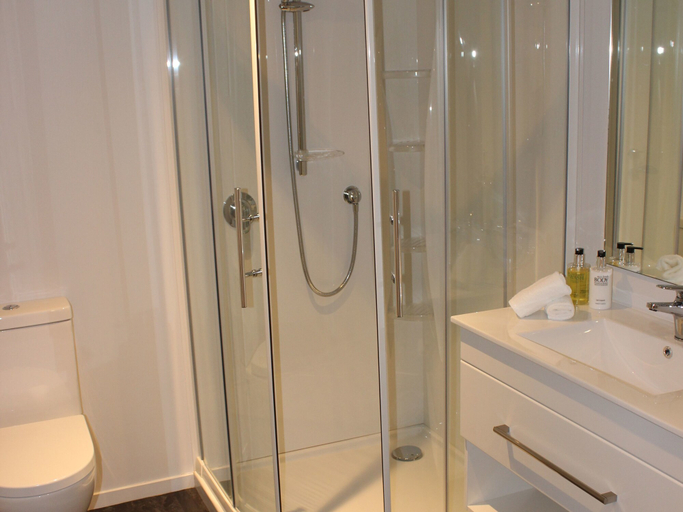 Bathroom 4, Scott Street Apartments, Mackenzie