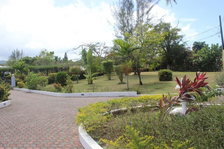 Others 5, Villa Loyola