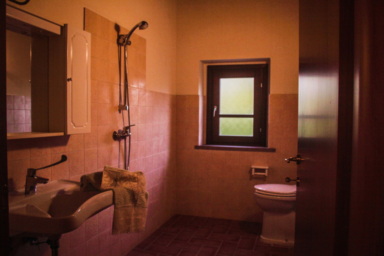 Bathroom 5, Colle Bertini, Florence