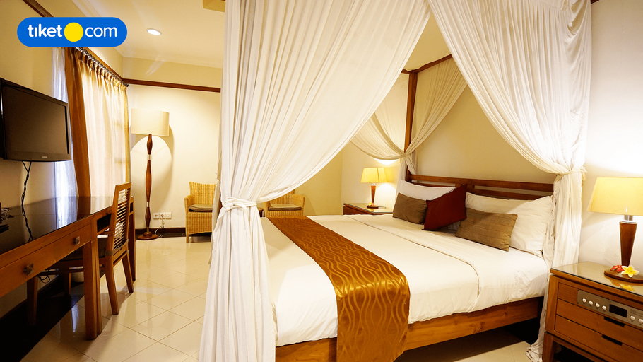 Bedroom 2, Yulia Beach Inn Kuta, Badung