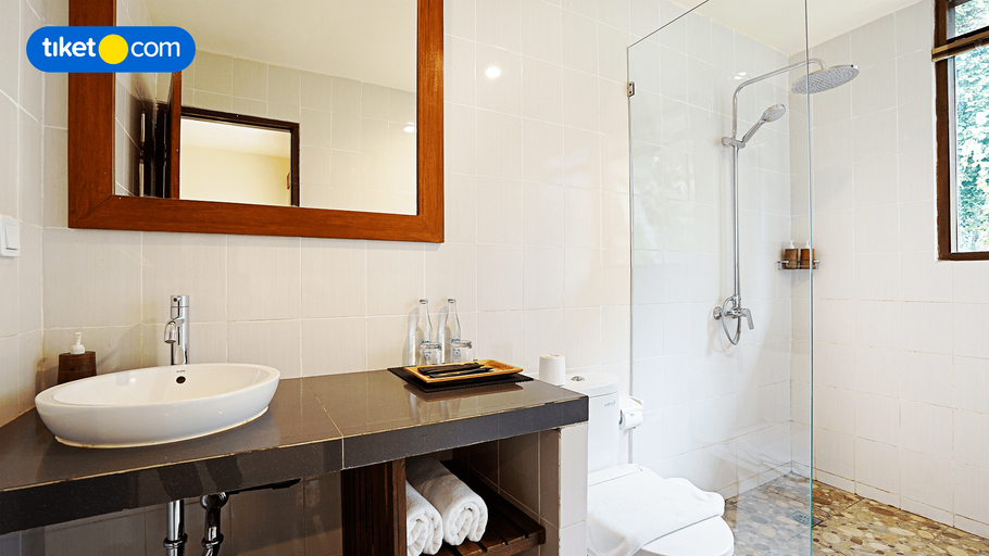Bathroom 13