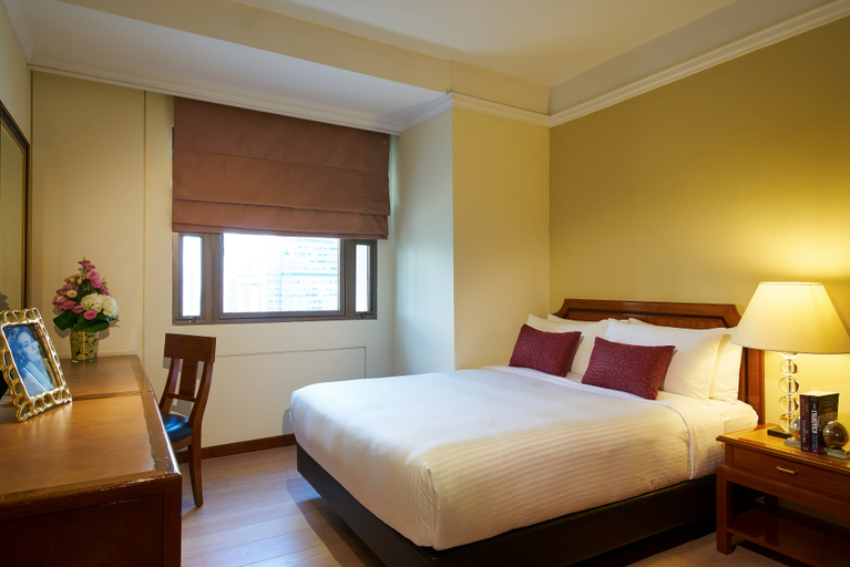 Bedroom 3, Orchard Parksuites, Singapore