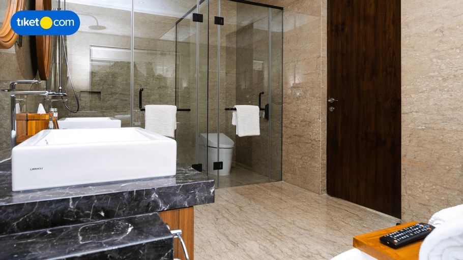 Bathroom 9
