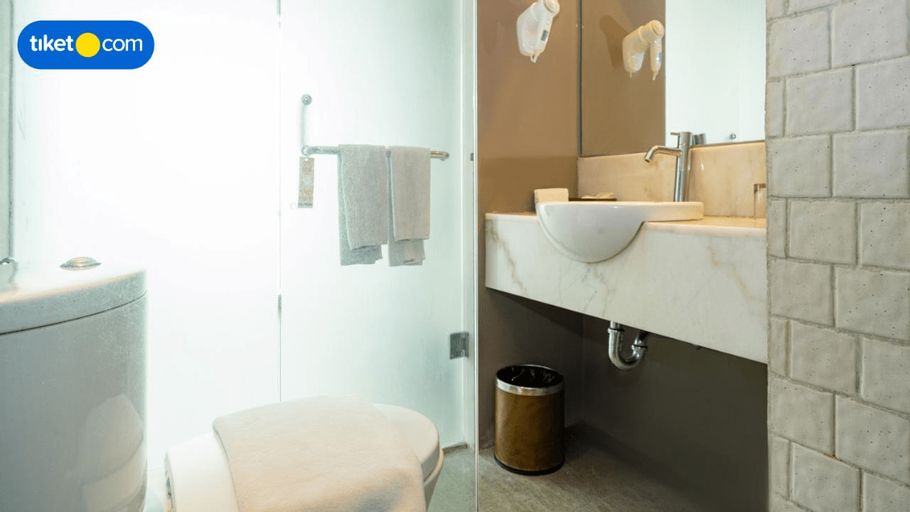 Bathroom 17