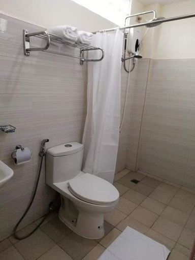 Bathroom 5, Thirdy's Tourist Inn, Legazpi City