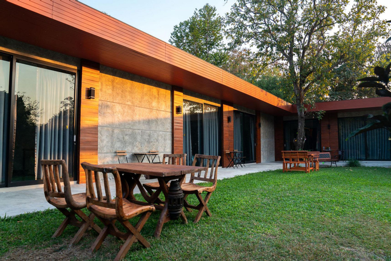 Exterior 9