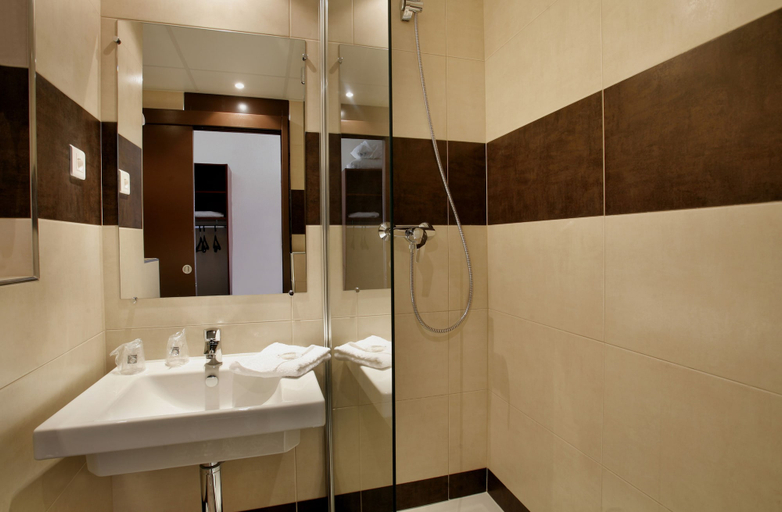 Bathroom 4, Hotel Gallieni, Hauts-de-Seine