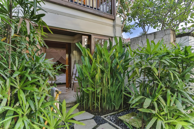 Exterior & Views 27