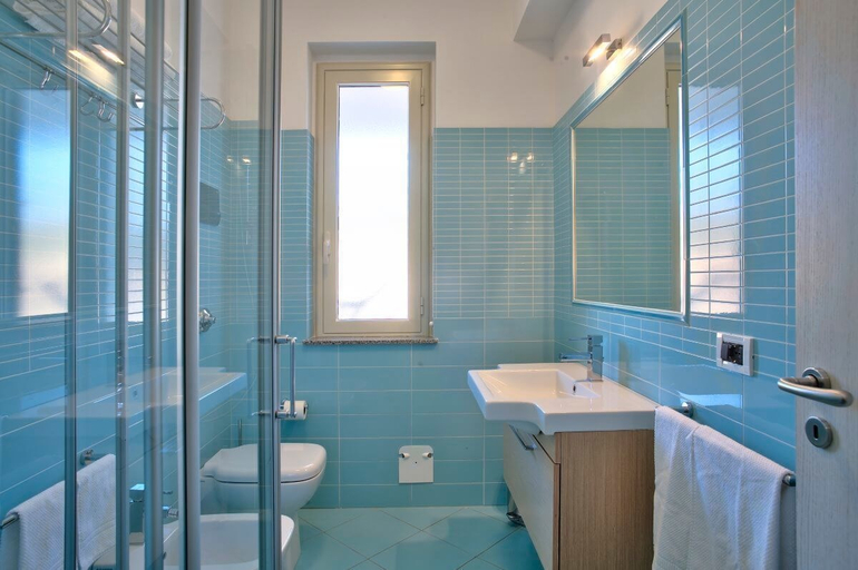 Bathroom 4, Terraces d'Orlando, Messina