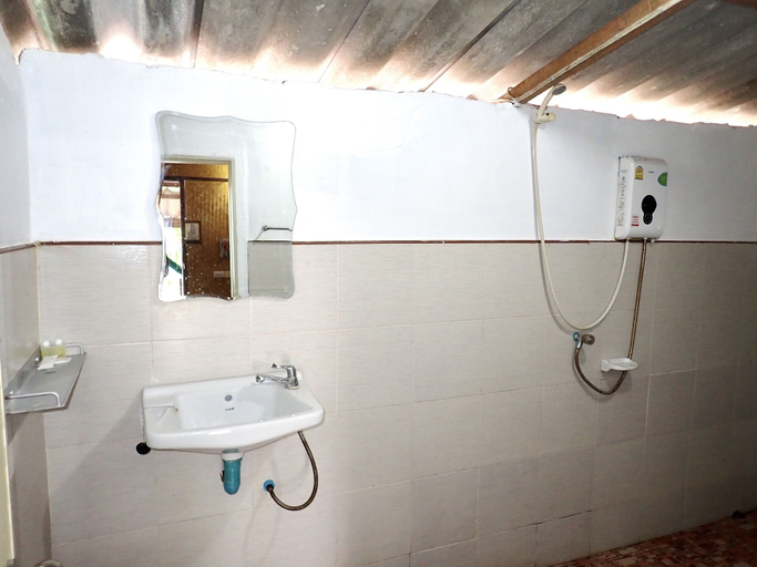 Bathroom 5, I-Sea Resort, Muang Satun