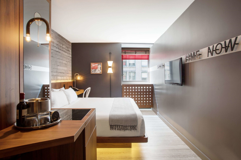 Bedroom 4, Sonder Henri on 24, New York