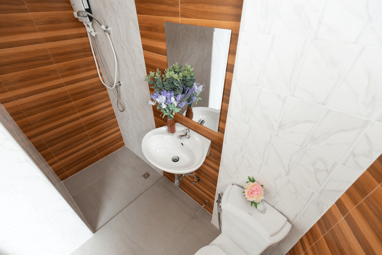 Bathroom 12