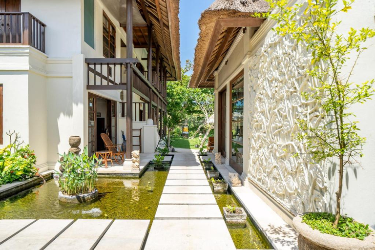 Exterior & Views 28