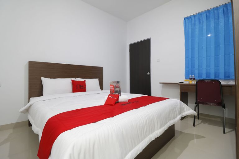RedDoorz Plus near Kepri Mall, Batam