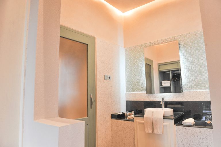 Bathroom 7