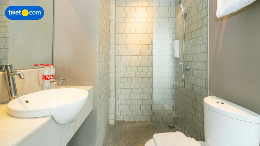 Bathroom 18