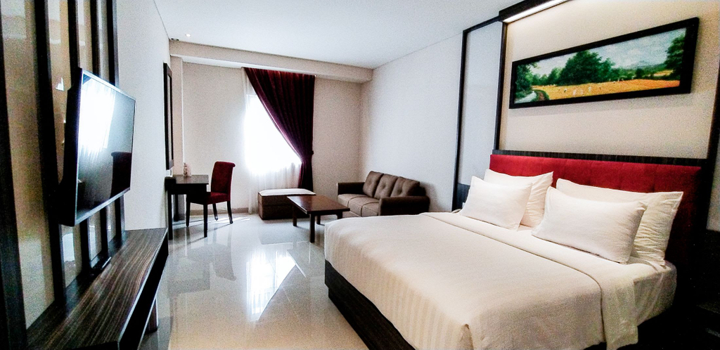 Gino Feruci Cianjur Room Type - Deluxe King Breakfast