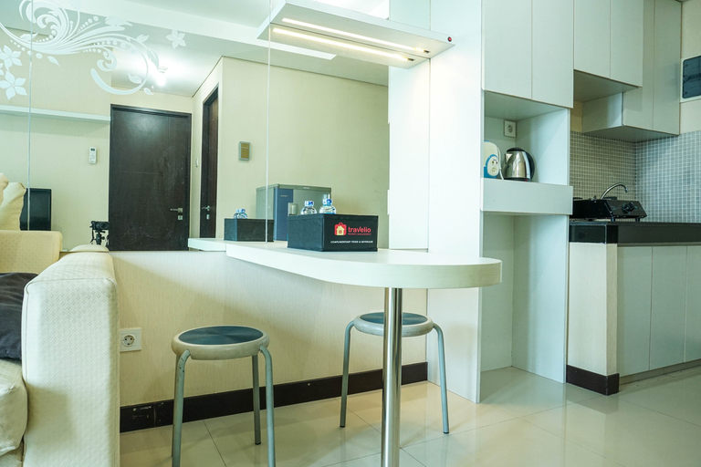 2Bedroom Sky Terrace Apartment with Pool View By Travelio, Jakarta Barat