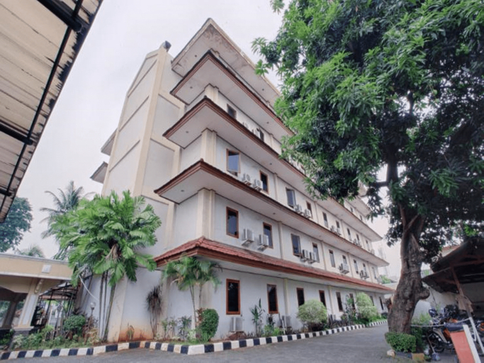 Exterior & Views 19