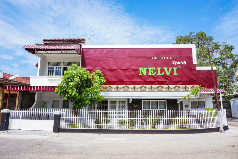 OYO 433 Nelvi Guest House Syariah, Padang