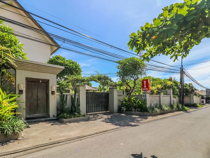 OYO 2702 Arimanu Guest House, Badung