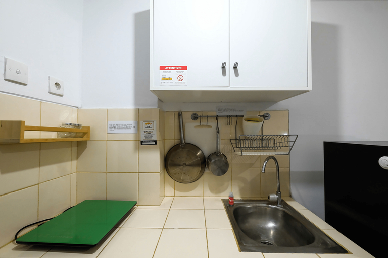 Bedroom 4, Bright Studio Apartment Serpong Greenview By Travelio, South Tangerang