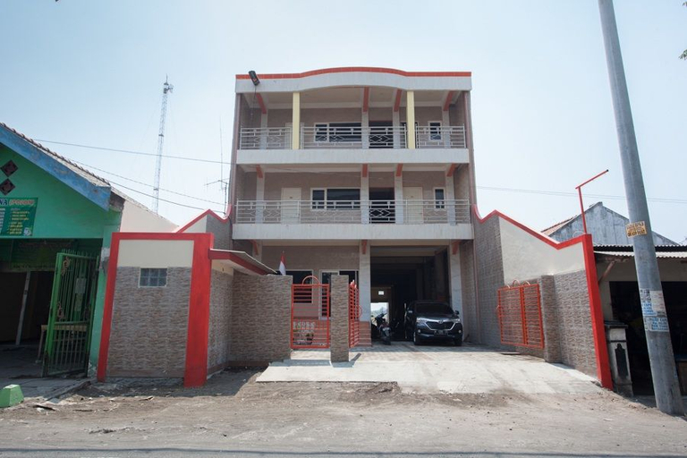 Exterior & Views, RedDoorz Syariah @ Sedati, Sidoarjo