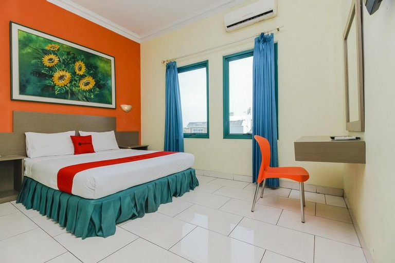 Bedroom 4, RedDoorz Plus near Alun Alun Kejaksan Cirebon, Cirebon