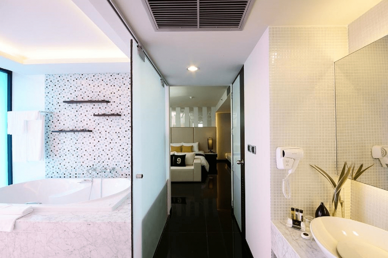 Bathroom 4, Tsix5 Hotel, Pattaya