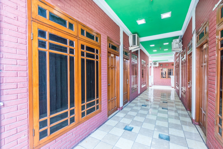 OYO 1424 Guntary Residence, East Jakarta