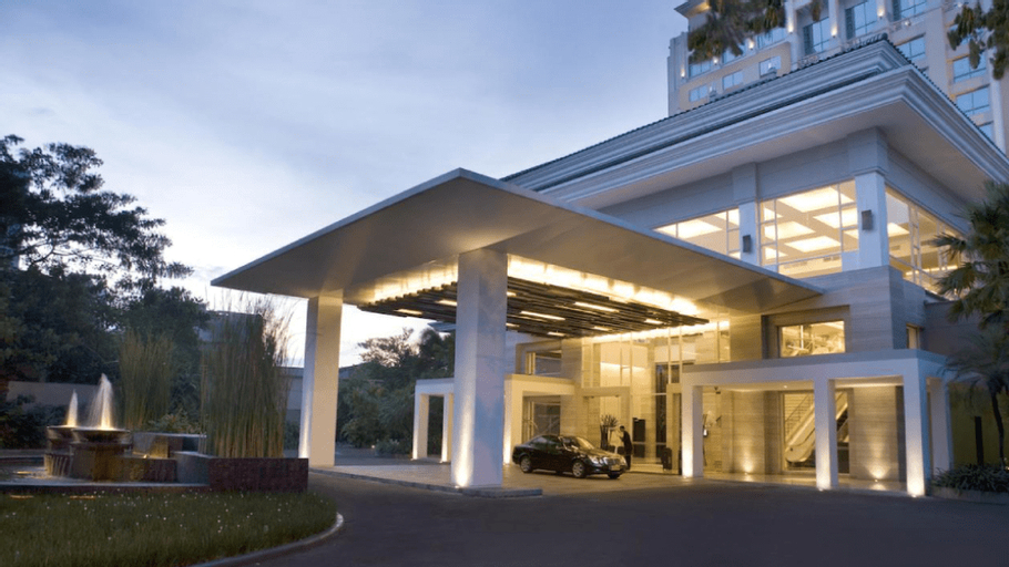 Exterior & Views 18