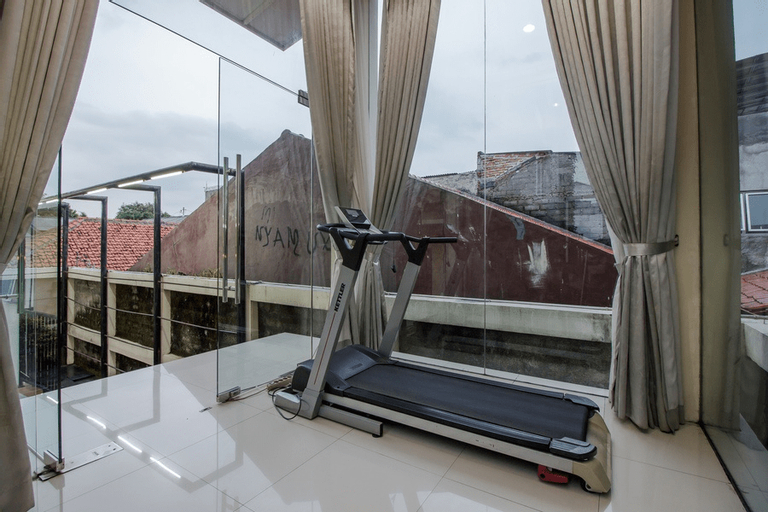 Exterior & Views 2, RedDoorz Premium @ Ampera Raya 2, South Jakarta